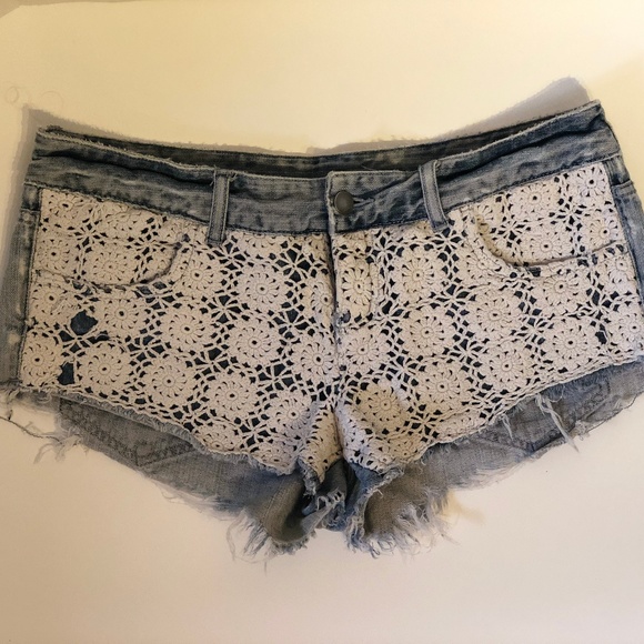 Billabong Shorts - Picture 1 of 4